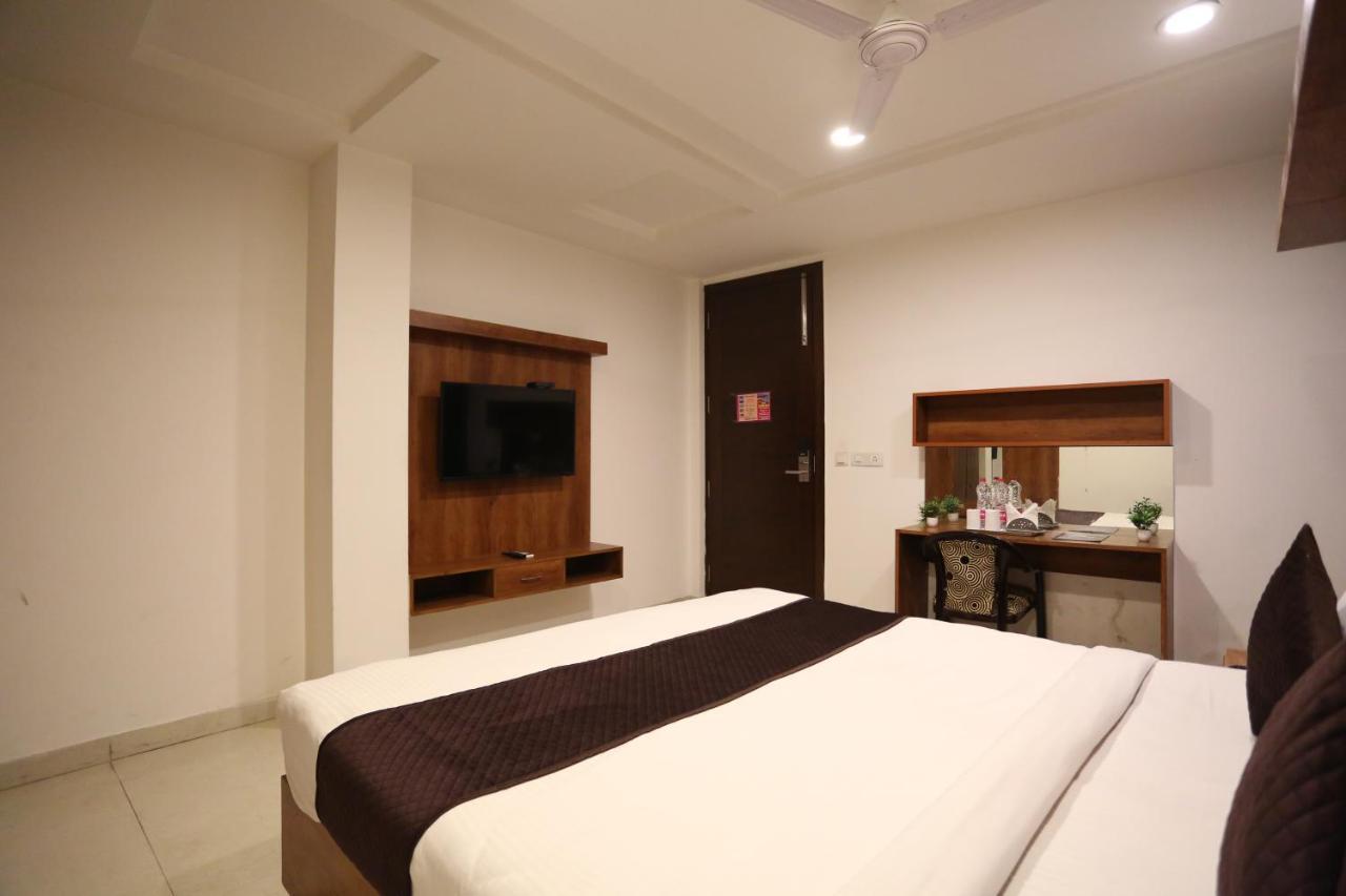 Hotel Sm Suits Near Delhi Airport-Unit By Grand Urban Luxury Nueva Delhi Exterior foto