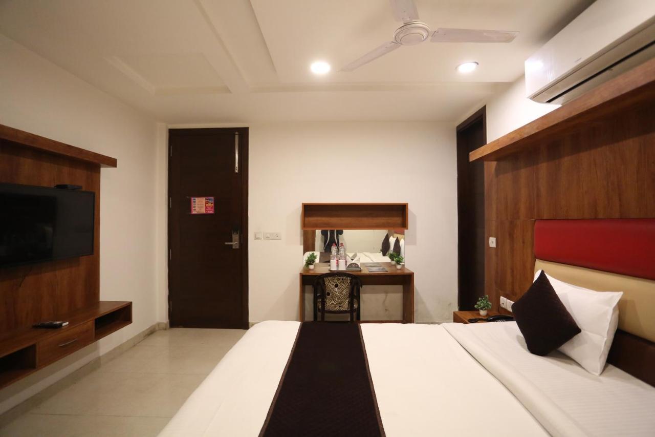 Hotel Sm Suits Near Delhi Airport-Unit By Grand Urban Luxury Nueva Delhi Exterior foto
